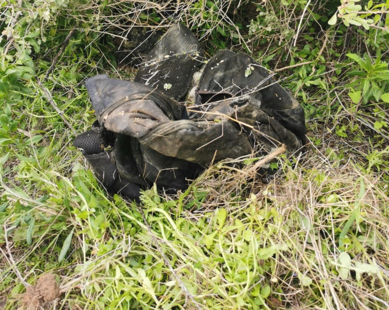 התיקים בהם ניסו להבריח את האקדחים