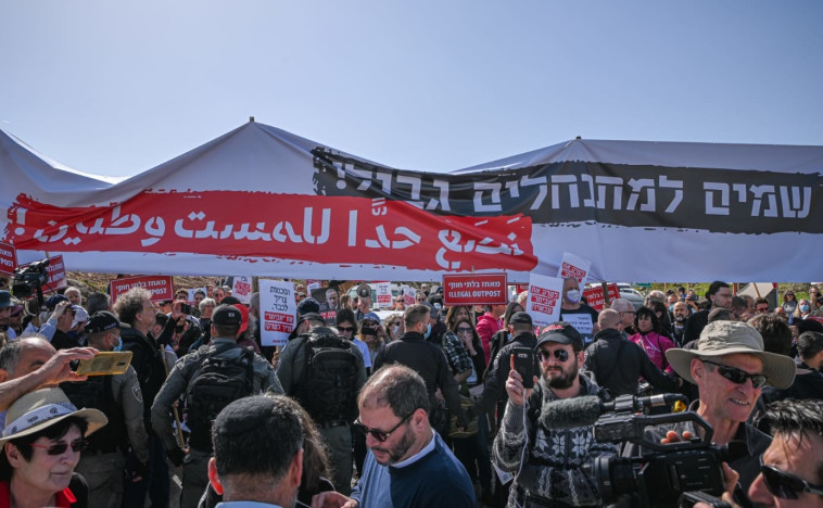 ההפגנה מול המאחז אביתר (צילום: ללא קרדיט)