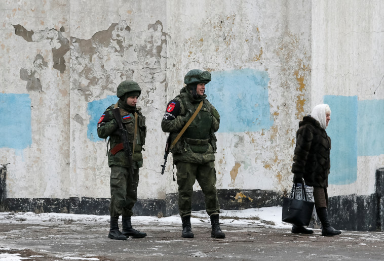 הבדלנים הפרו-רוסים במזרח אוקראינה (צילום:  REUTERS/Alexander Ermochenko)