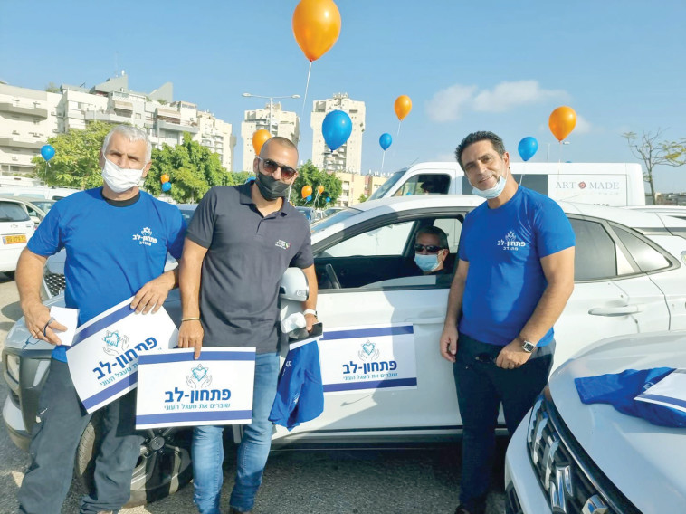 עובדי החברה מרכזית עם עמותת פתחון לב