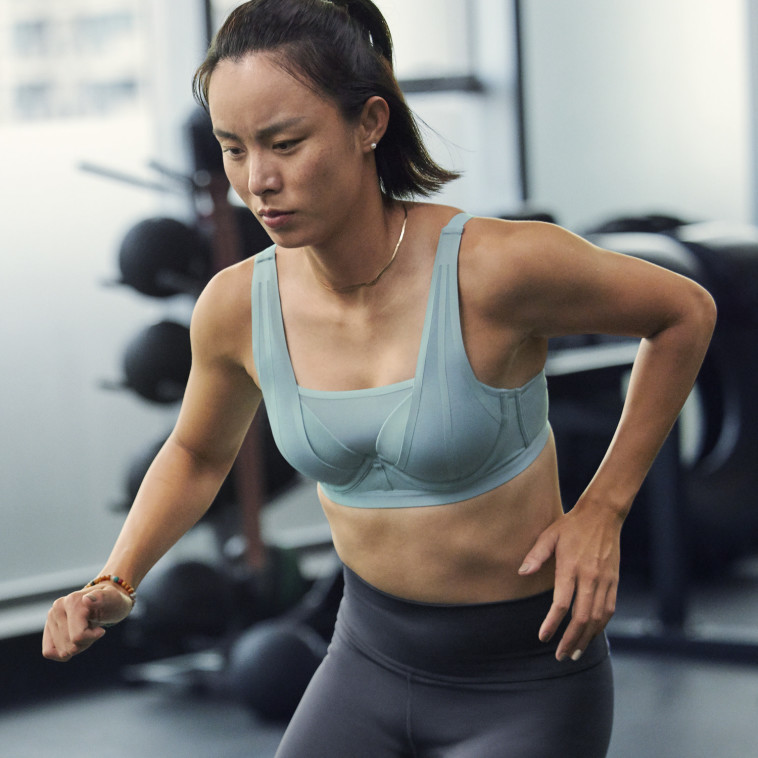 אישה באימון