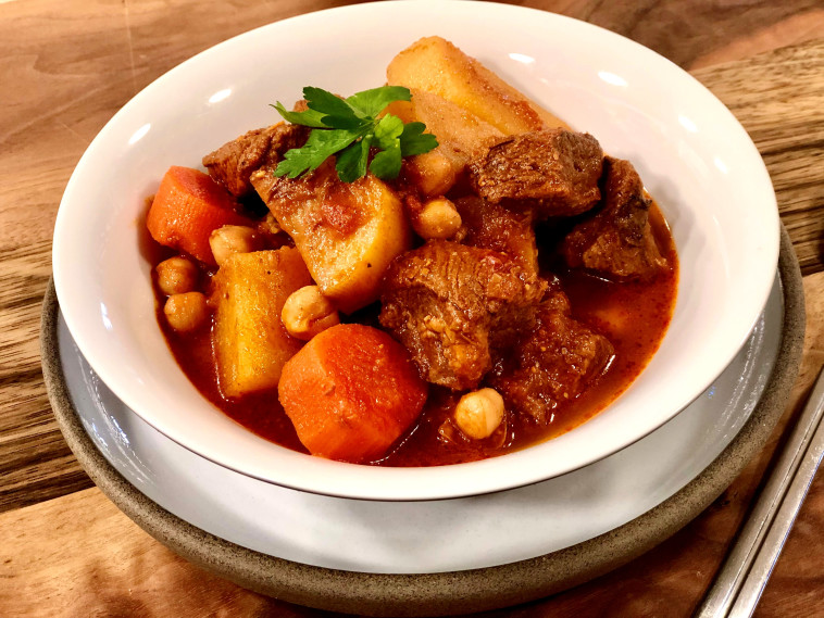 קדירת נתחי בשר עם תפוחי אדמה