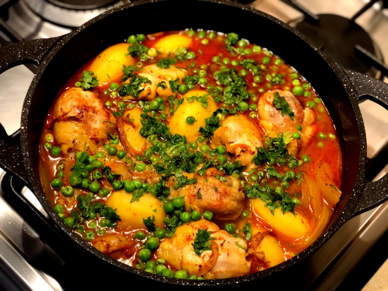 קדירת עוף ותפוחי אדמה 