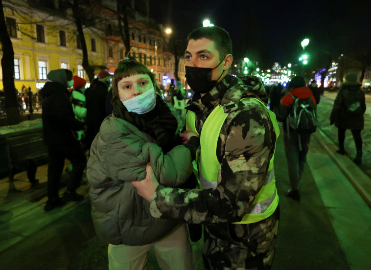 מעצר מפגינים ברוסיה (צילום: REUTERS/Evgenia Novozhenina)