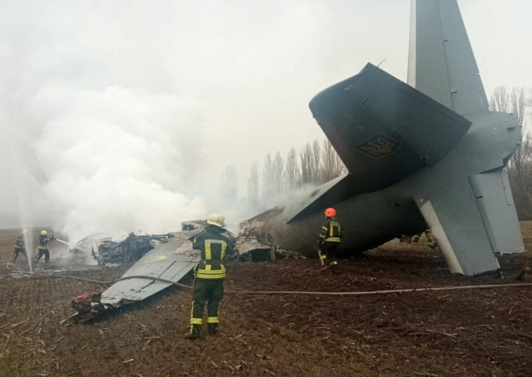 מטוס אוקראיני שהופל על ידי הרוסים באזור קייב (צילום: רויטרס)
