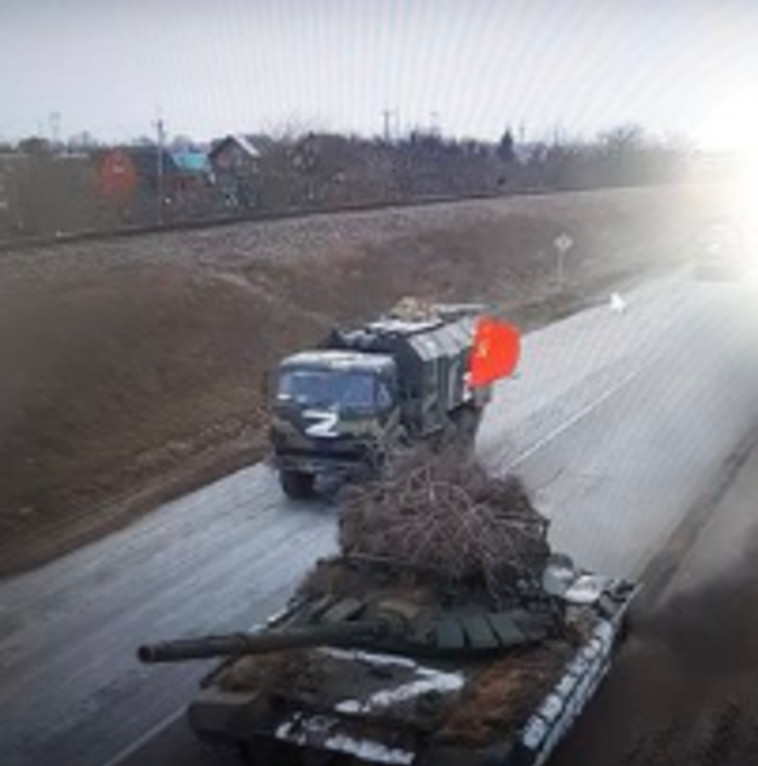טנקים וכלי רכב של צבא רוסיה בקייב (צילום: צילום מסך רשתות חברתיות)