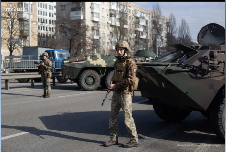 הצבא האוקראיני בקייב (צילום: Meduza)