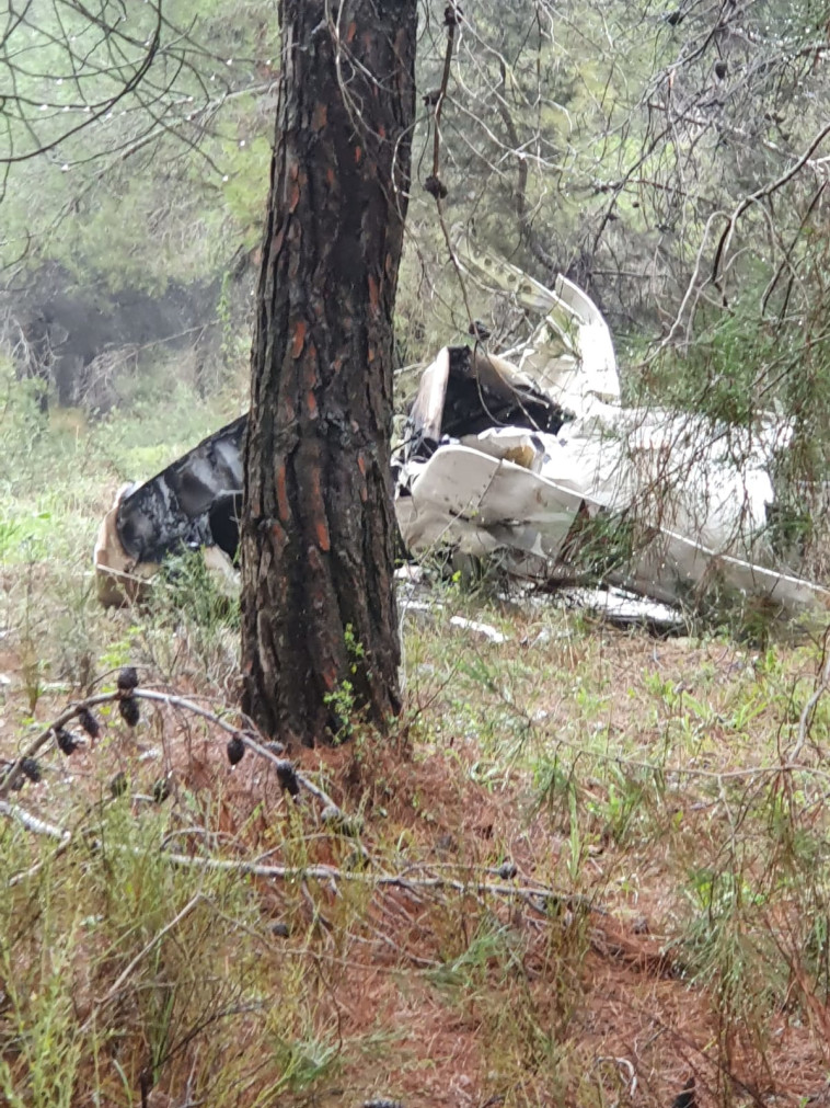 התרסקות מטוס קל סמוך לירושלים (צילום: דוברות המשטרה)