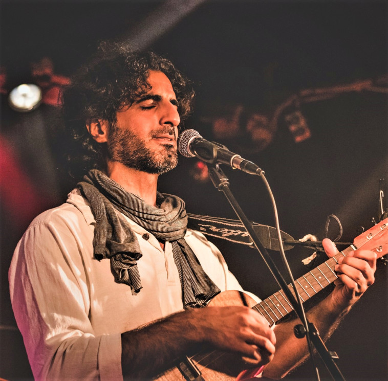 אמיתי אריכא בהופעה