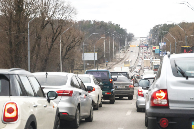 פקקי ענק ביציאה מקייב 