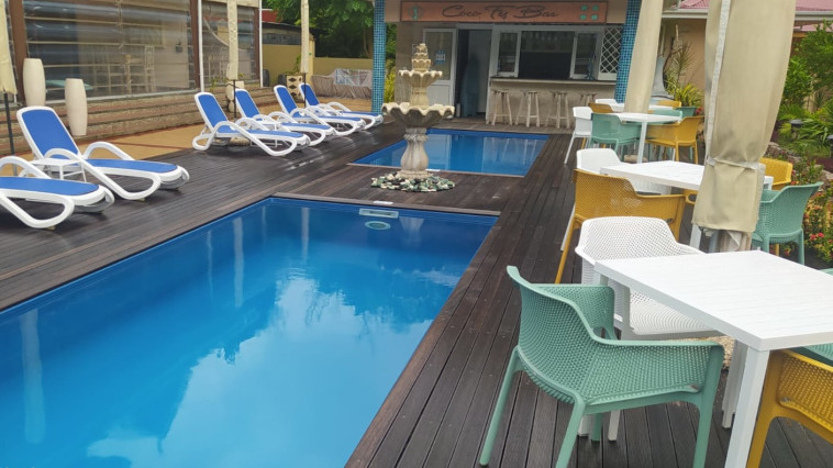 בריכה במלון באי לה דיג בסיישל