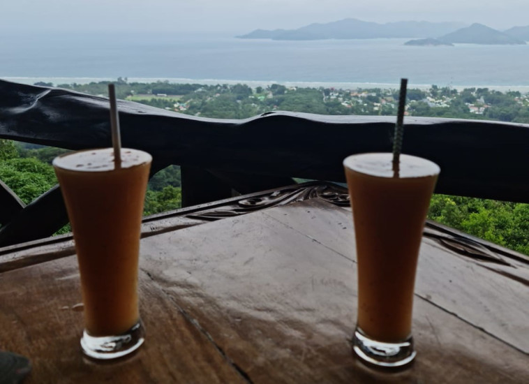 ישיבה בתצפית של מסעדת Bellevue בלה דיג, סיישל