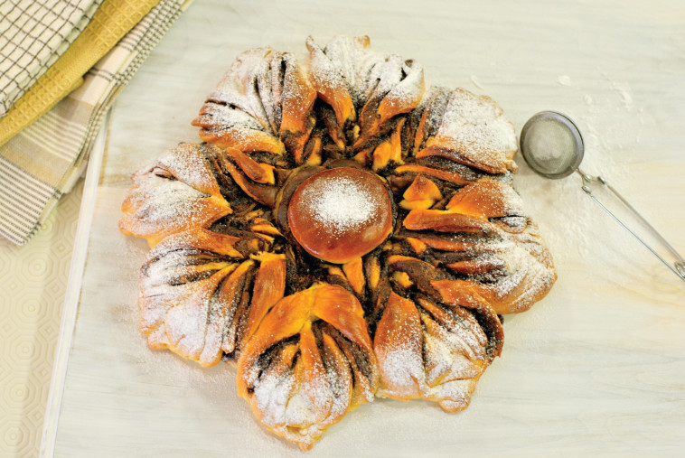 עוגת שמרים פרח השמש (צילום: פסקל פרץ-רובין)
