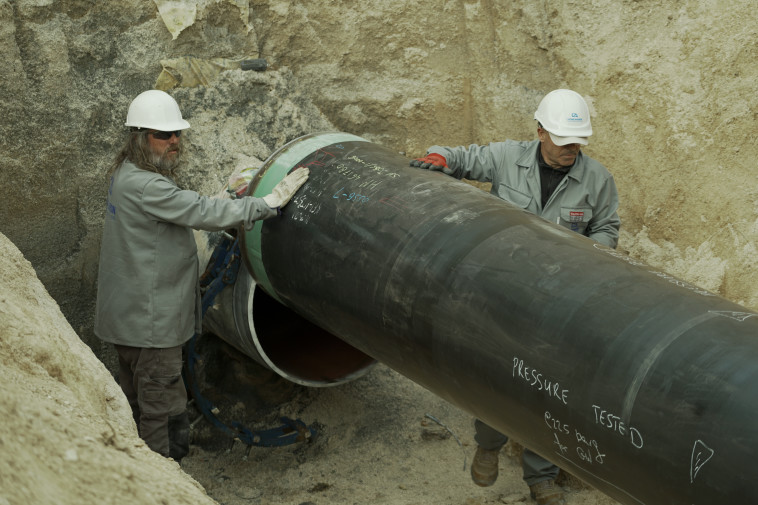 ''הגז צפוי לזרום מבטן האדמה בקרקעית הים אל אסדת ההפקה הממוקמת במרחק של 90 ק''מ מהחוף''