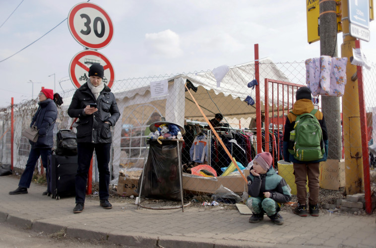 פליטים אוקראינים בסלובקיה (צילום: REUTERS/Lukasz Glowala)