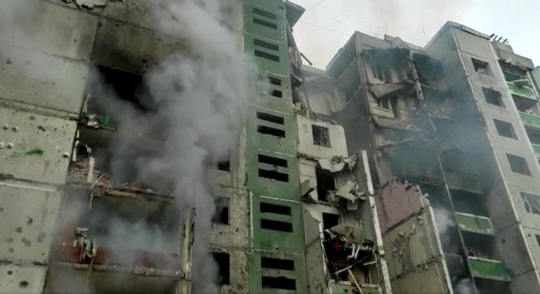 נזק מהפצצה רוסית באוקראינה (צילום: רויטרס)
