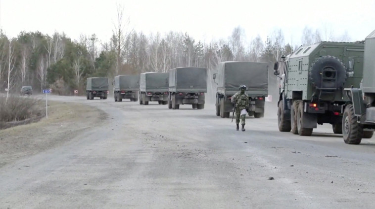 שיירה צבאית רוסית באוקראינה (צילום: רויטרס)