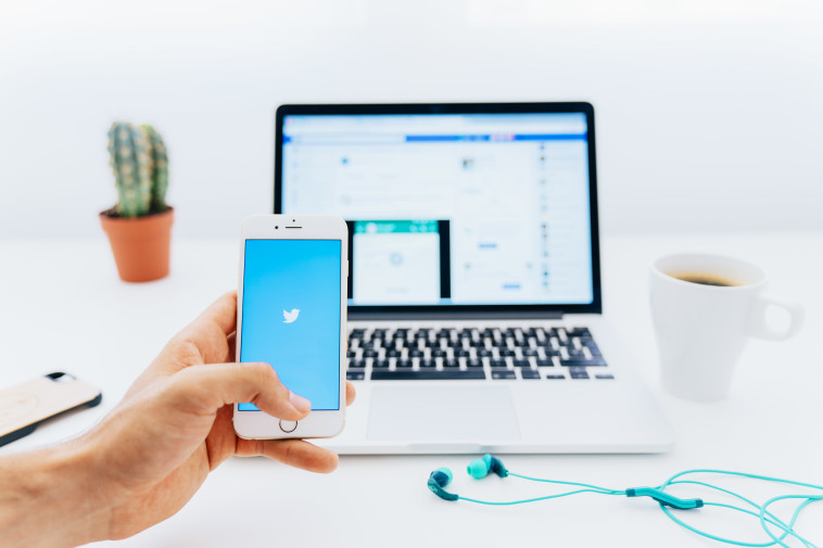 טוויטר, פייסבוק