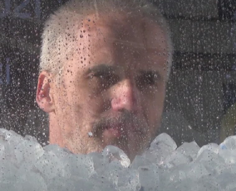 שיאן גינס מתחת לקרח