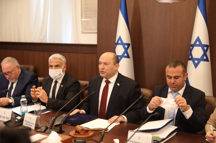 נפתלי בנט בישיבת הממשלה