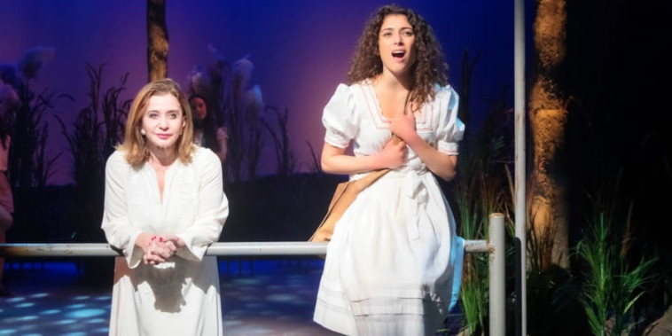 קחי חברה ולכי למופע. סימני דרך בתאטרון הבימה