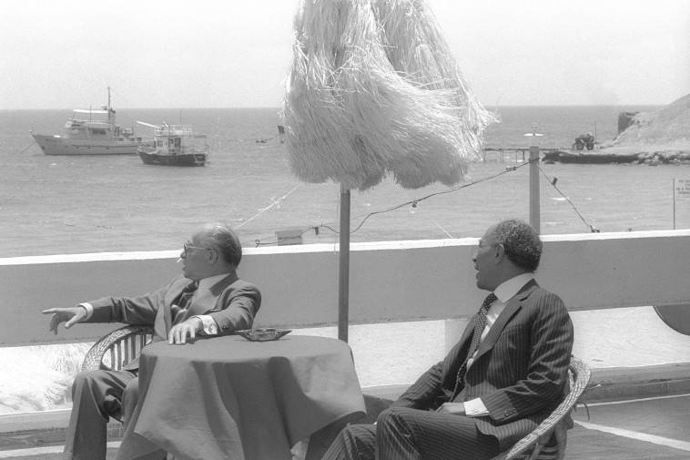 שנת 1981 מנחם בגין וסאדאת נפגשים בשארם (צילום: יעקב סער לע''מ)