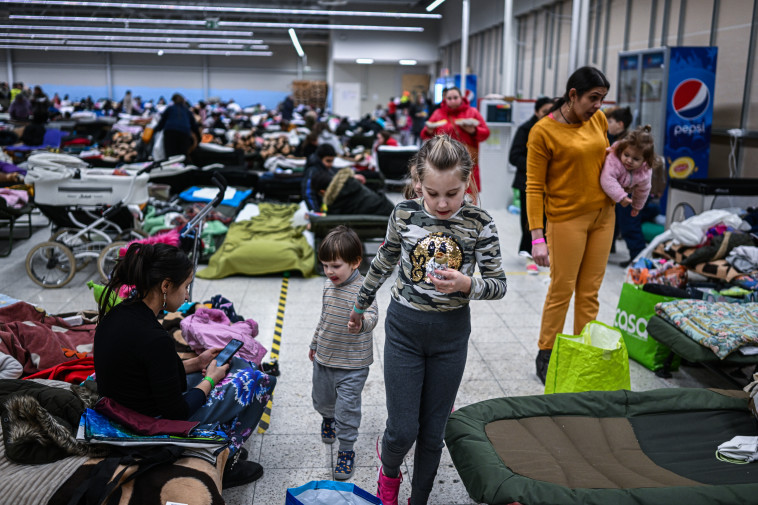 מרכז לקליטת פליטים אוקראינים בפולין  (צילום: Omar Marques/Getty Images)