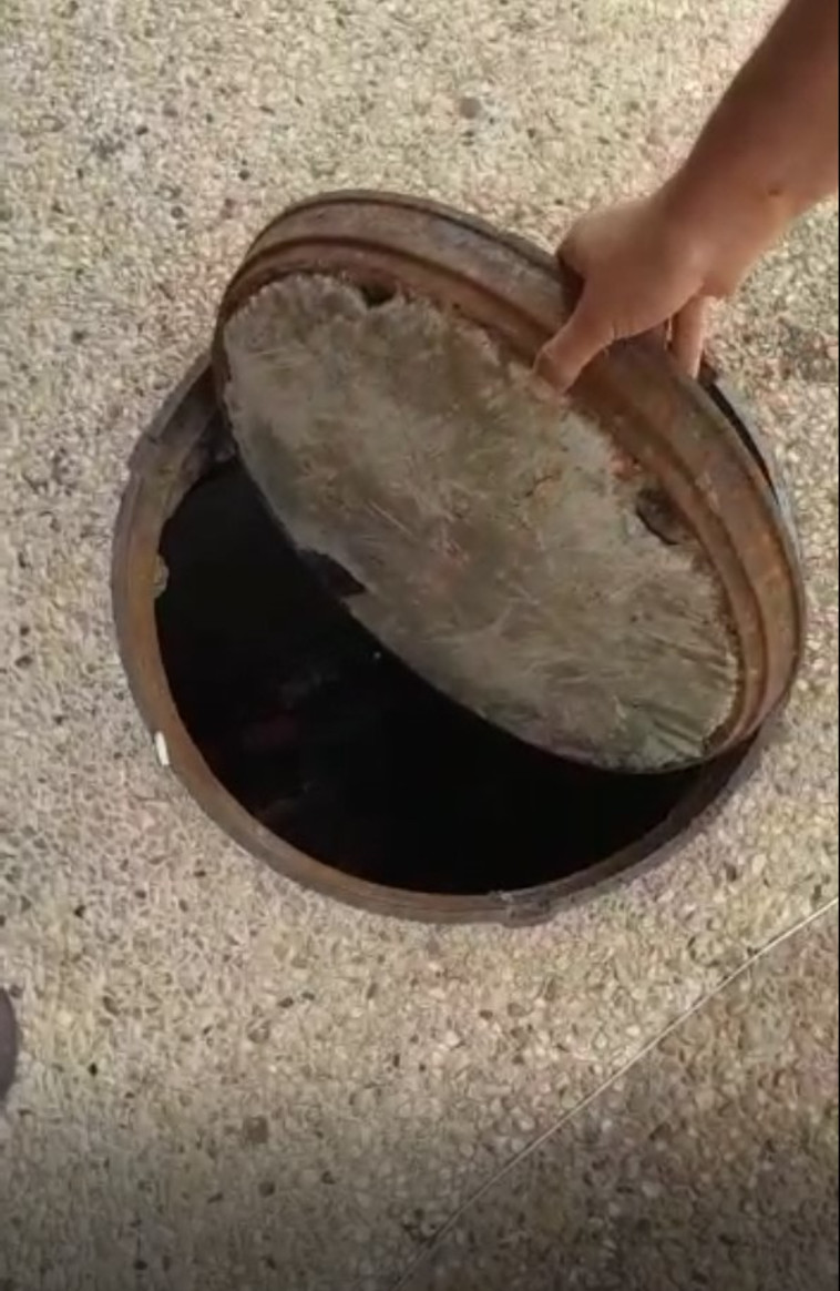 בור הביוב אליו מעדה האישה