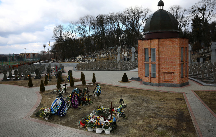 מלחמת רוסיה-אוקראינה: בית העלמין בעיר לבוב (צילום: REUTERS/Kai Pfaffenbach)