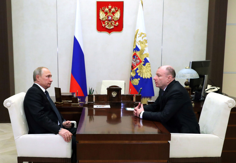 האוליגרך הרוסי ולדימיר פוטנין בפגישה עם נשיא רוסיה, ולדימיר פוטין (צילום: Sputnik/Mikhail Klimentyev/Kremlin via REUTERS)