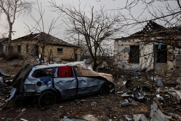 הריסות באוקראינה סמוך לקייב (צילום: REUTERS/Thomas Peter)