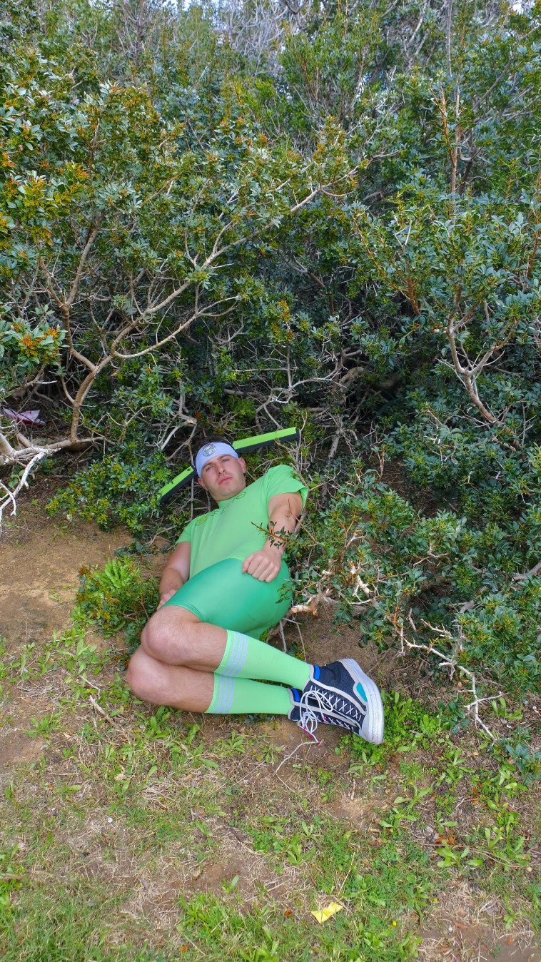 קורקינטים זרוקים לכל עבר, רועי הראל