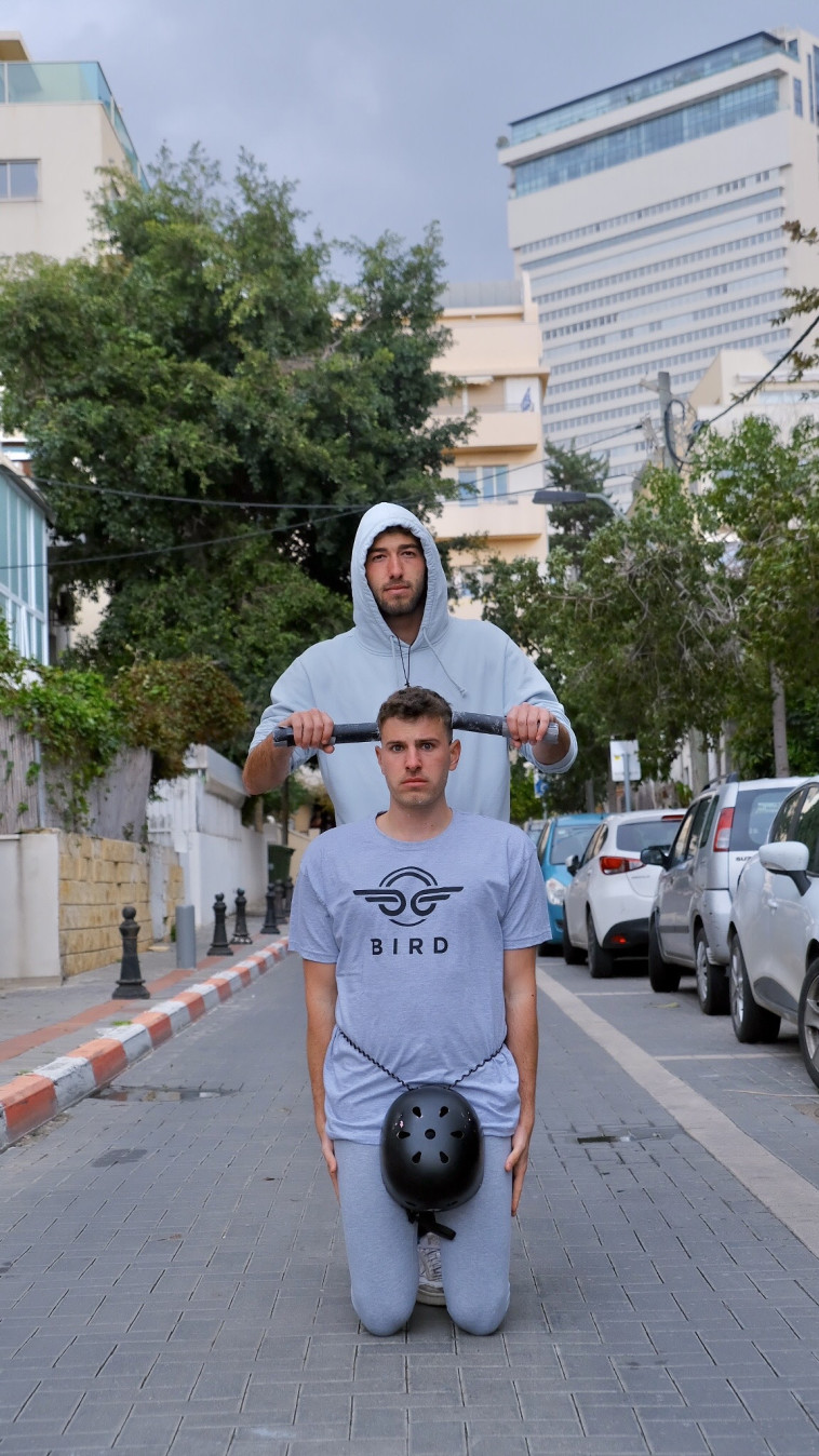 כידון ממקל של מגב, רועי הראל