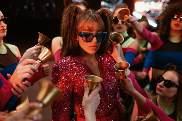 ''זה שיר מגניב ועדכני''. קירל על הסינגל החדש