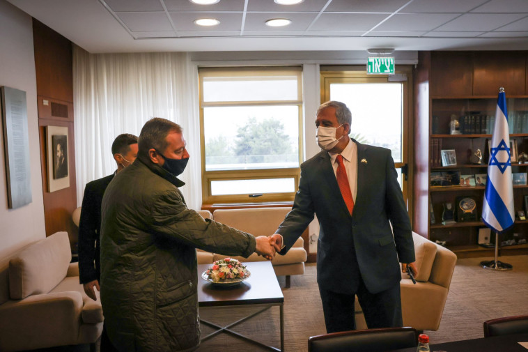 פגישת מיקי לוי ושגריר אוקראינה בישראל, יבגן קורניצ'וק