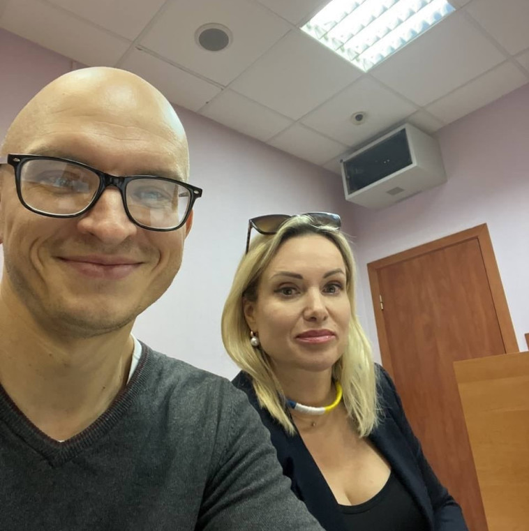 המפגינה מרינה אובסיאניקובה בבית המשפט