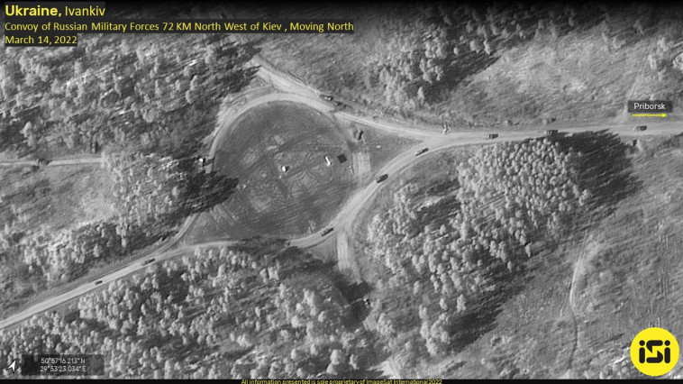 שיירה של כוחות רוסים באוקראינה (צילום: ImageSat International