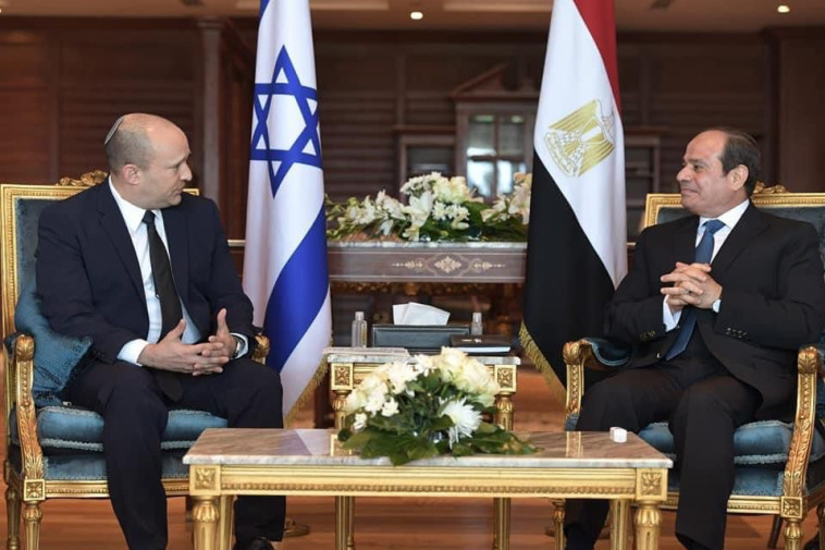 נפתלי בנט ונשיא מצרים, עבד אל-פתאח א-סיסי (צילום: קובי גדעון, לע''מ)
