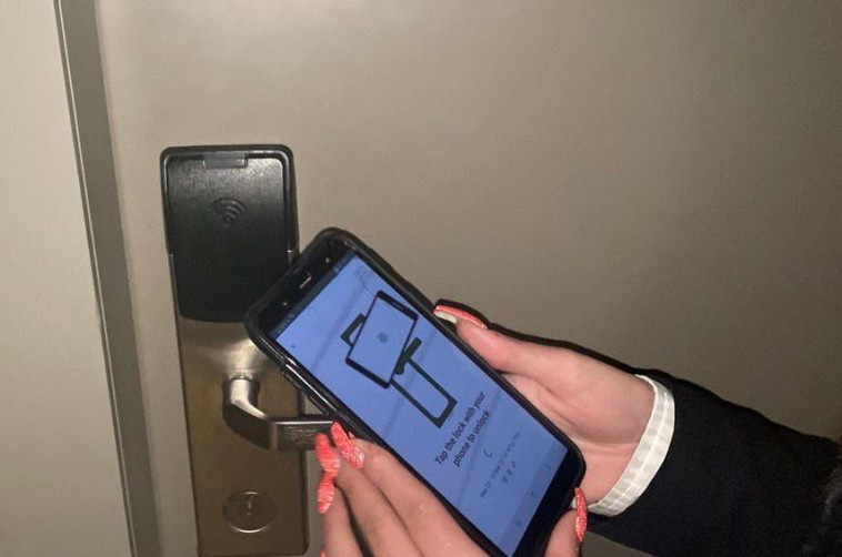 כל המלון בכף היד