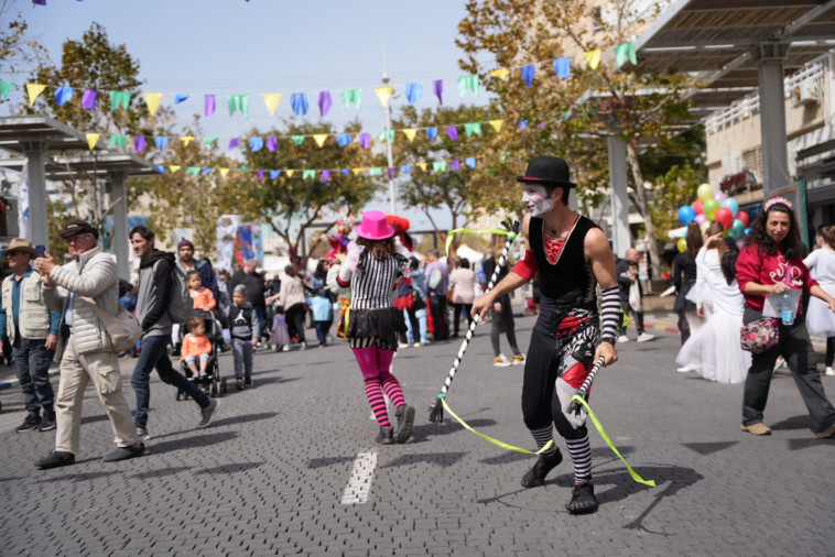 קרנבל פורים בנתניה 
