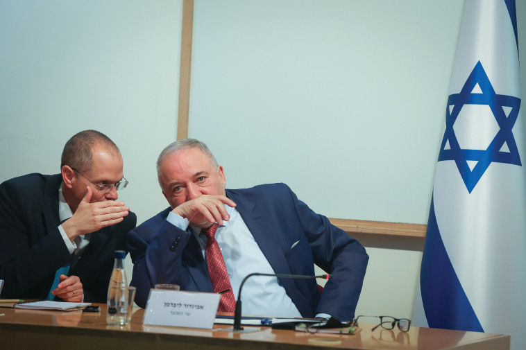 אביגדור ליברמן, עודד פורר