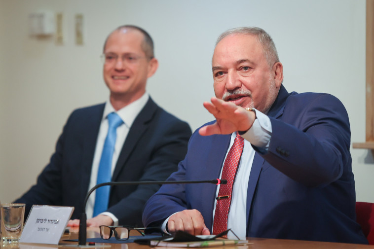 אביגדור ליברמן, עודד פורר