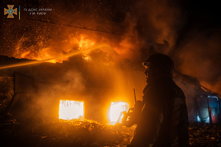 נזק מהפגזה רוסית בקייב, אוקראינה (צילום: רויטרס)