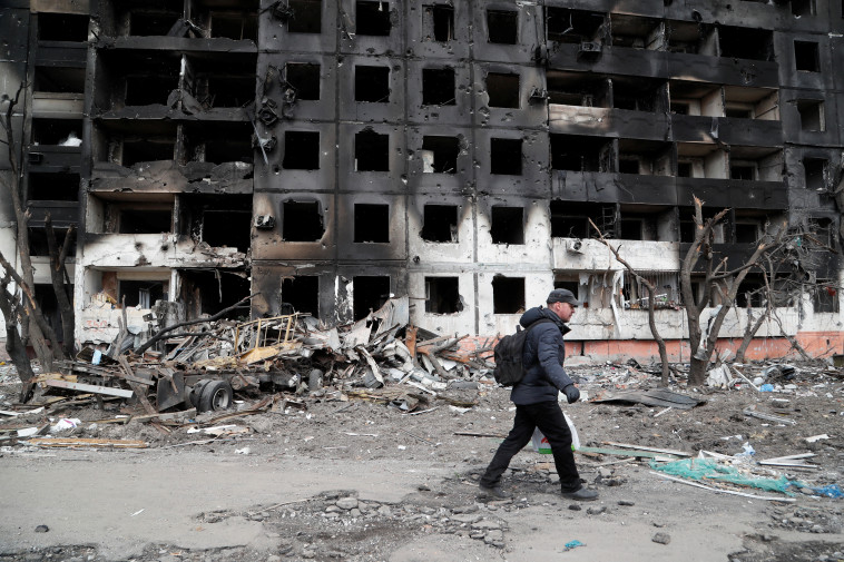 נזק מהפגזה רוסית במריופול, אוקראינה (צילום: רויטרס)