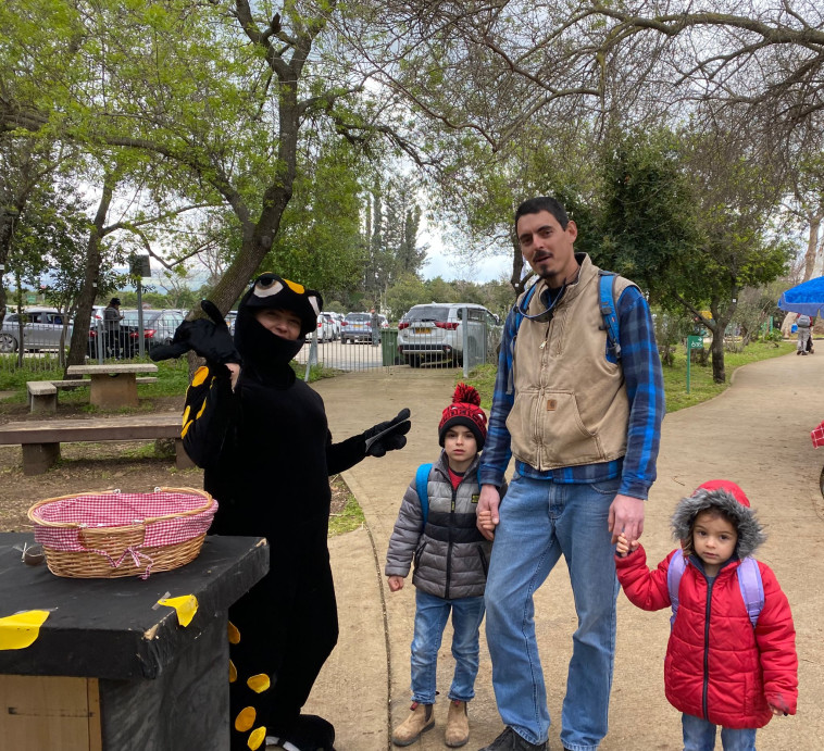 מטיילים בשמורת הטבע תל דן 