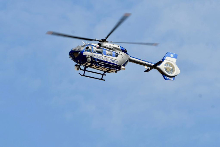 מסוק משטרתי מעל בית העלמין בבני ברק