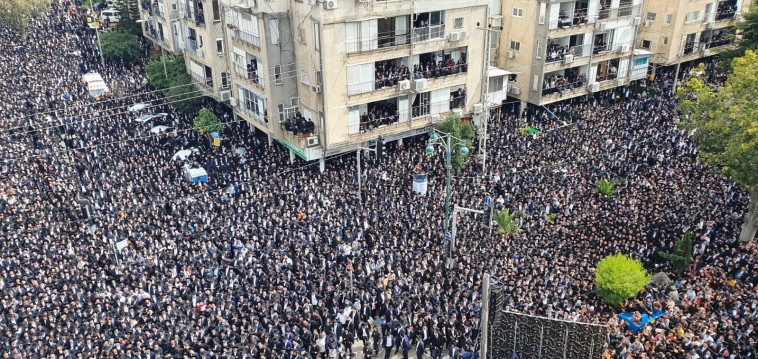מאות אלפים בהלווית הרב קנייבסקי (צילום: יואל מילר)