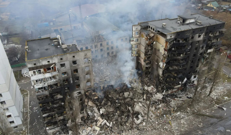 3 במרץ: בניין מגורים בבורודיאנקה לאחר ההפגזות