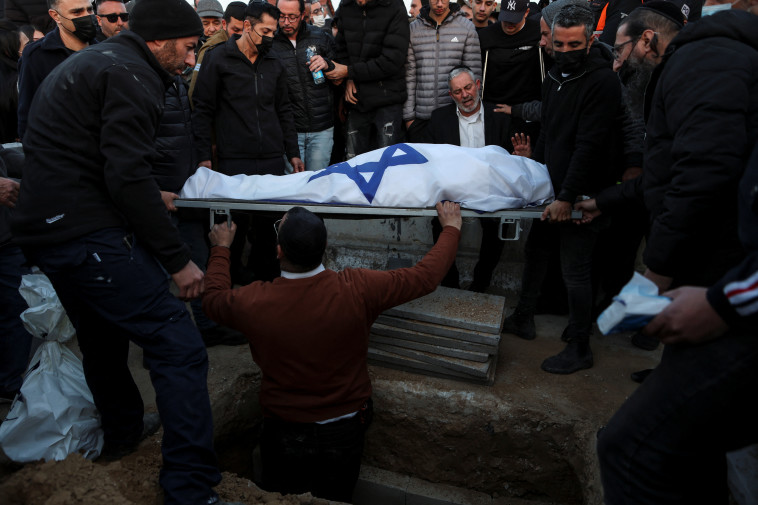 הלווית לורה יצחק (צילום: REUTERS/Nir Elias)