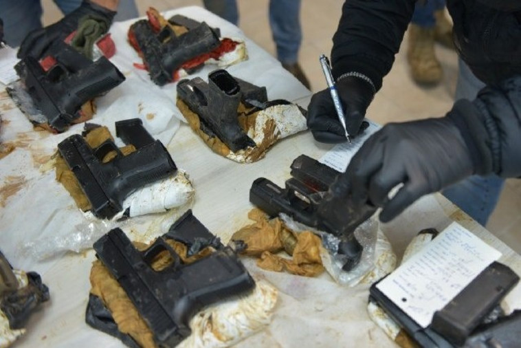 כלי הנשק שהוברחו (צילום: דוברות המשטרה)